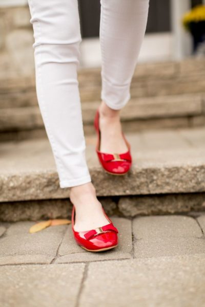red patent bow flats e