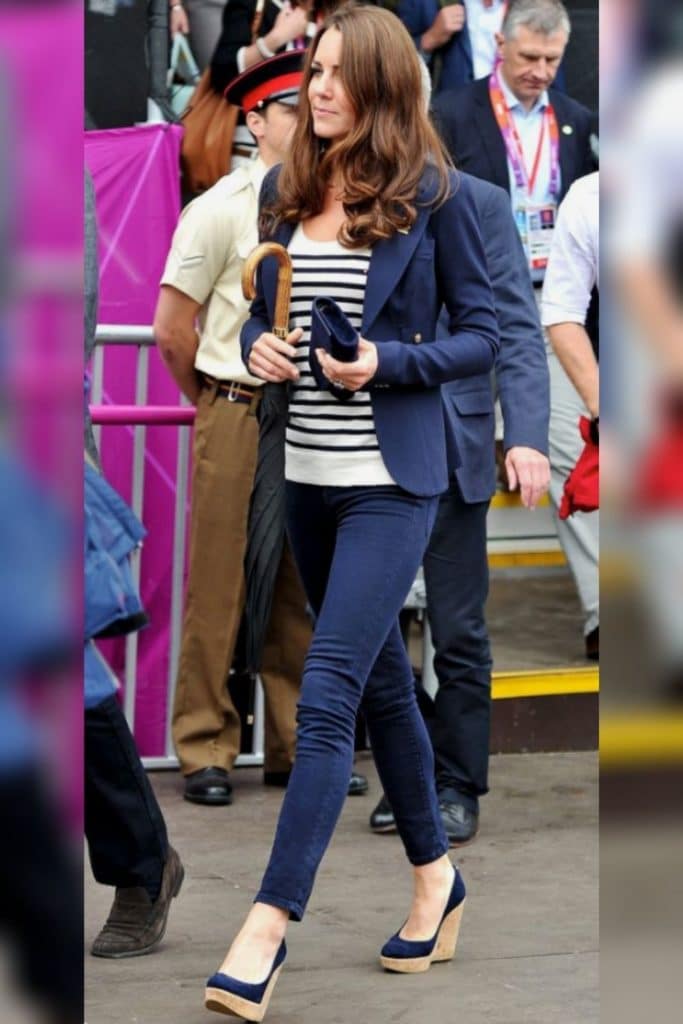 Kate Middleton wearing a navy blazer with navy skinny jeans and a striped shirt.