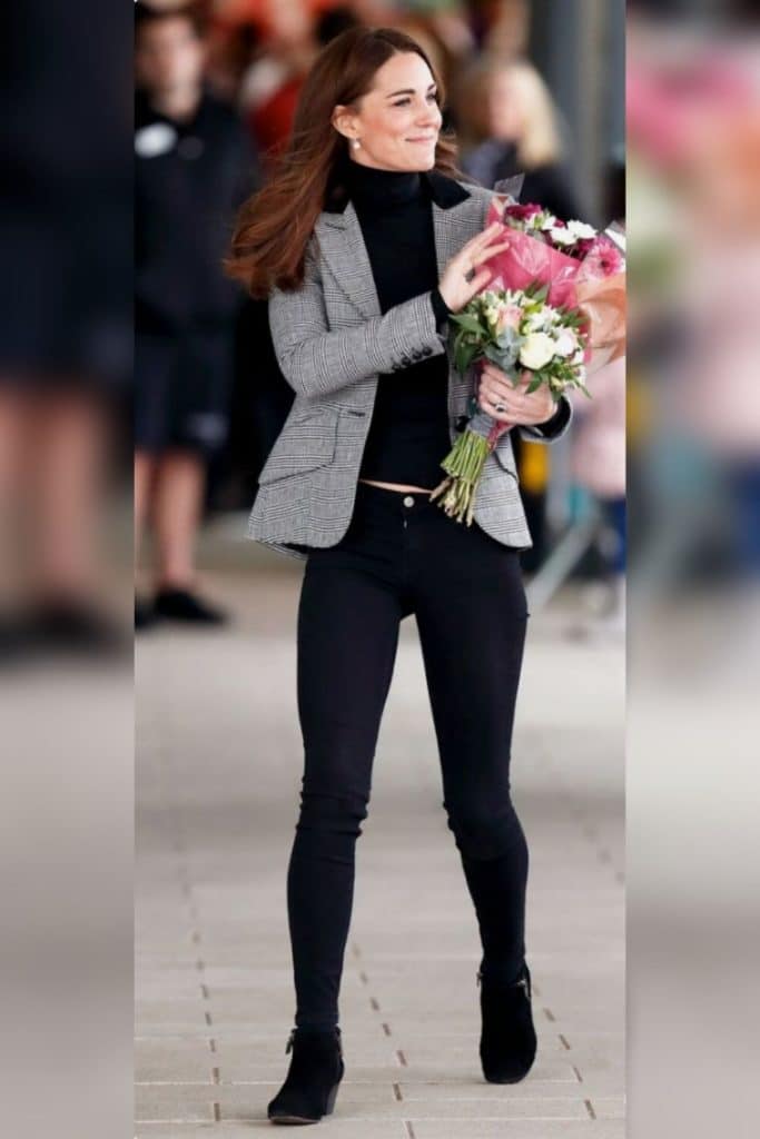 Kate Middleton wearing a grey blazer with black skinny jeans.