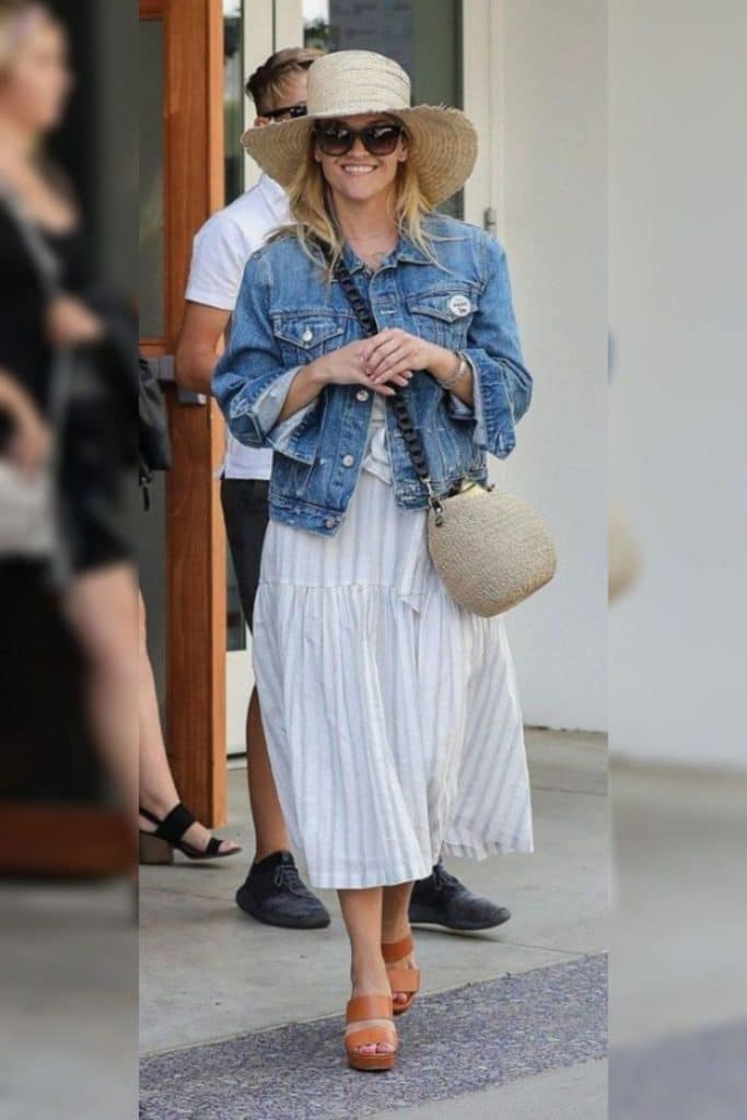 Reese Witherspoon showing off her cute classic style.